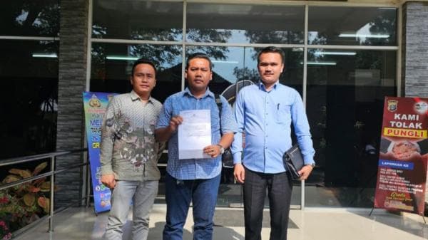 Penasehat Hukum Masinton Laporkan Wakil Ketua DPRD Tapteng atas Dugaan Penyebaran Berita Bohong Penasehat Hukum Masinton Laporkan Wakil Ketua DPRD Tapteng atas Dugaan Penyebaran Berita Bohong