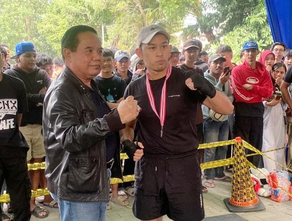 Kampanyaken Stop Tawuran: Atlet Tinju Meriahkan Pertandingan Melawan Mantan Residivis Kampanyaken Stop Tawuran: Atlet Tinju Meriahkan Pertandingan Melawan Mantan Residivis