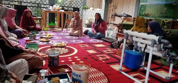 dr Amalia Desiana Ajak Emak-emak Tanam Sayuran di Pekarangan Rumah, Ini Manfaatnya dr Amalia Desiana Ajak Emak-emak Tanam Sayuran di Pekarangan Rumah, Ini Manfaatnya