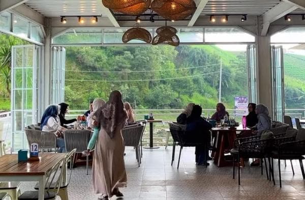 6 Tempat Nongkrong Mengasyikkan di Tawangmangu, Suasananya Bikin Betah 6 Tempat Nongkrong Mengasyikkan di Tawangmangu, Suasananya Bikin Betah