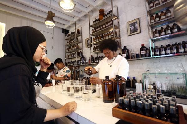 Toko Selalu Ramai Padahal di Tengah Perkampungan, Ternyata Ini Resep Heroes Parfum Surabaya Toko Selalu Ramai Padahal di Tengah Perkampungan, Ternyata Ini Resep Heroes Parfum Surabaya