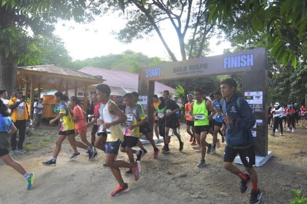Pemandangan Menakjubkan Kota Palu Warnai Kesuksesan Fun Trail Run Bulu Riapu Pemandangan Menakjubkan Kota Palu Warnai Kesuksesan Fun Trail Run Bulu Riapu