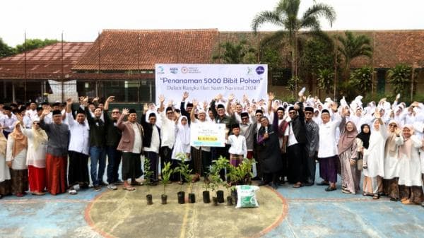 Peringati HSN 2024, Danone Indonesia dan SEP Tanam 5000 Bibit Pohon Bersama Santri di Tasikmalaya Peringati HSN 2024, Danone Indonesia dan SEP Tanam 5000 Bibit Pohon Bersama Santri di Tasikmalaya