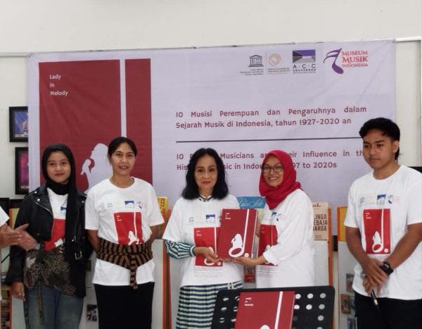 Museum Musik Indonesia Luncurkan Buku Kompilasi 10 Musisi Perempuan, Ada Ibu Sud hingga Agnes Monica Museum Musik Indonesia Luncurkan Buku Kompilasi 10 Musisi Perempuan, Ada Ibu Sud hingga Agnes Monica