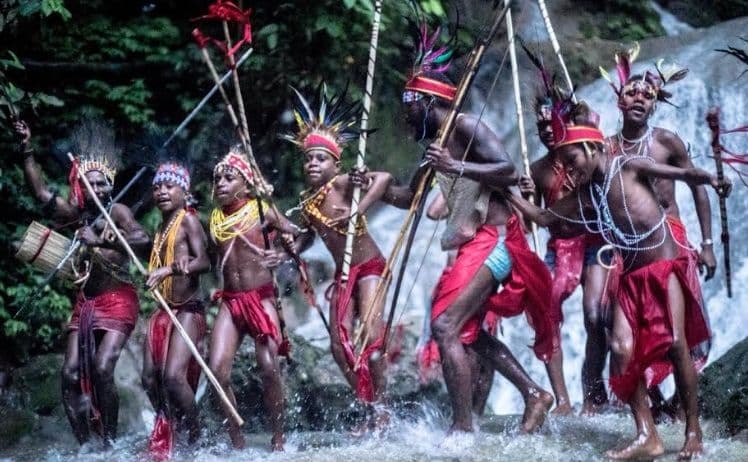 20 Lagu Daerah Papua Lengkap dengan Lirik, Enak Didengar dan Dinyanyikan 20 Lagu Daerah Papua Lengkap dengan Lirik, Enak Didengar dan Dinyanyikan