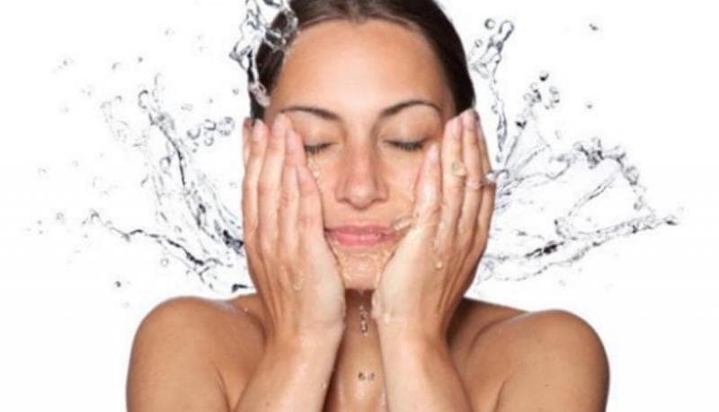 Benarkah Cuci Muka dengan Air Dingin Bisa Bikin Awet Muda? Yuk Simak Penjelasan Dokter Benarkah Cuci Muka dengan Air Dingin Bisa Bikin Awet Muda? Yuk Simak Penjelasan Dokter