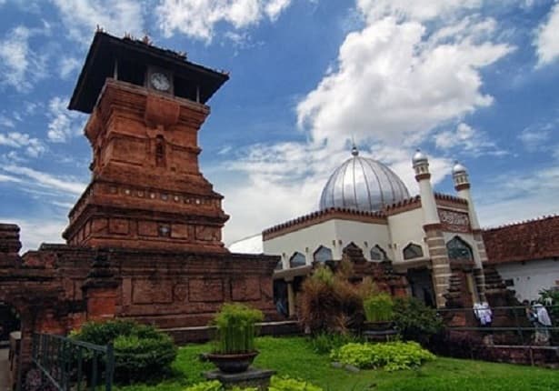 Kisah Sunan Ja'far Shodiq dan Asal Mula Orang Kudus Dilarang Makan Daging Sapi Kisah Sunan Ja'far Shodiq dan Asal Mula Orang Kudus Dilarang Makan Daging Sapi