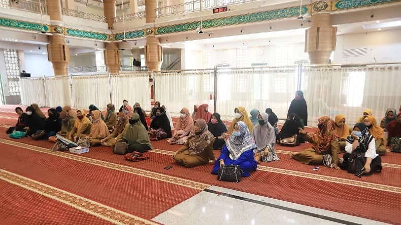 3 Contoh Teks Pembawa Acara Pengajian Ibu-ibu Singkat, Khidmat dan Nampak Profesional 3 Contoh Teks Pembawa Acara Pengajian Ibu-ibu Singkat, Khidmat dan Nampak Profesional