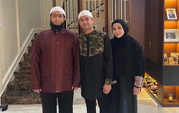 7 Artis Ini Ternyata Sudah Haji, Nomor 6 Mengaku Dikabulkan Punya Anak Usai Berdoa di Depan Ka'bah 7 Artis Ini Ternyata Sudah Haji, Nomor 6 Mengaku Dikabulkan Punya Anak Usai Berdoa di Depan Ka'bah