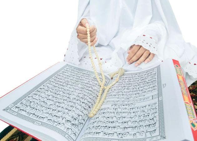 5 Amalan Malam Nuzulul Qur'an yang Penuh Kemuliaan