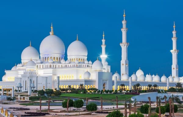Kemenag Buka Seleksi Calon Imam Masjid di Uni Emirat Arab