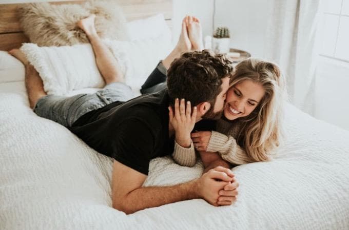 Mengenal Apa Itu Skinship dan Dampaknya bagi Kesehatan, Ternyata Bermanfaat untuk Jantung Mengenal Apa Itu Skinship dan Dampaknya bagi Kesehatan, Ternyata Bermanfaat untuk Jantung