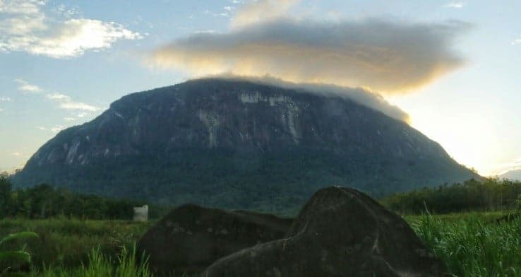 Bukit Kelam, Batu Monolit Terbesar di Dunia dan Legenda Sebeji yang Serakah Bukit Kelam, Batu Monolit Terbesar di Dunia dan Legenda Sebeji yang Serakah