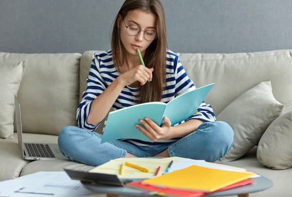 Contoh Kalimat Simpleks Lengkap dengan Pengertian dan Ciri-cirinya Contoh Kalimat Simpleks Lengkap dengan Pengertian dan Ciri-cirinya