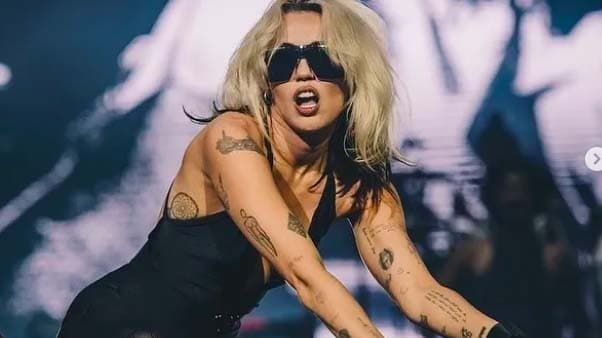 Makna Lagu When I Look At You - Miley Cyrus, Ternyata Terinspirasi dari Mantan Kekasih Makna Lagu When I Look At You - Miley Cyrus, Ternyata Terinspirasi dari Mantan Kekasih