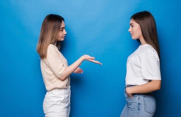 Contoh Dialog Bahasa Inggris 2 Orang Singkat Tentang Perkenalan, Mudah untuk Dipraktikkan Contoh Dialog Bahasa Inggris 2 Orang Singkat Tentang Perkenalan, Mudah untuk Dipraktikkan