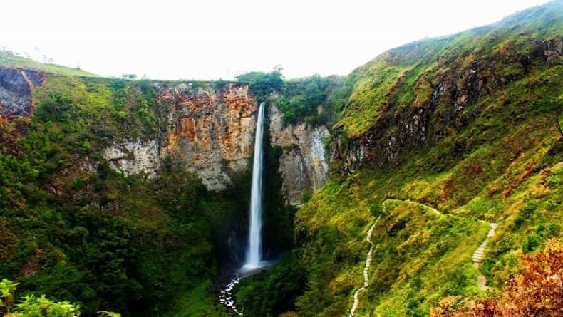 8 Air Terjun Tertinggi di Indonesia, Nomor 3 Konon Jadi Kampung Mahluk Gaib 8 Air Terjun Tertinggi di Indonesia, Nomor 3 Konon Jadi Kampung Mahluk Gaib