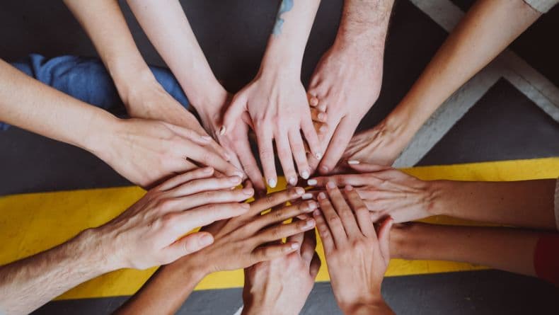 25 Contoh Perilaku yang Mencerminkan Persatuan dan Kesatuan, Wajib Diteladani Sejak Dini 25 Contoh Perilaku yang Mencerminkan Persatuan dan Kesatuan, Wajib Diteladani Sejak Dini