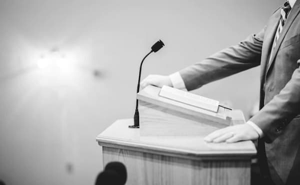 5 Pidato Singkat 5 Menit dengan Berbagai Tema 5 Pidato Singkat 5 Menit dengan Berbagai Tema