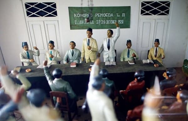 10 Puisi Sumpah Pemuda 2 Bait Singkat, Bakar Semangat Persatuan! 10 Puisi Sumpah Pemuda 2 Bait Singkat, Bakar Semangat Persatuan!