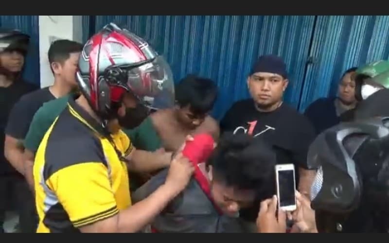 Terjatuh dari Motor, 2 Jambret di Palembang Babak Belur Digebuk Massa