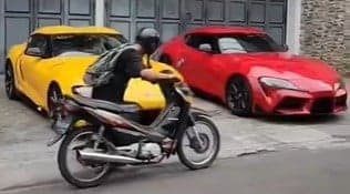 Viral Pemotor Dorong Motor Supra di Depan Mobil Supra, Netizen: Sesupra namun Tak Sama Viral Pemotor Dorong Motor Supra di Depan Mobil Supra, Netizen: Sesupra namun Tak Sama