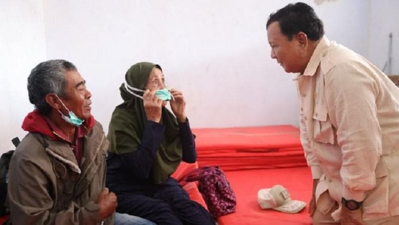 Kunjungi Warga Terdampak Erupsi Semeru, Prabowo : Kita Hidup dalam Kekeluargaan Saling Bantu