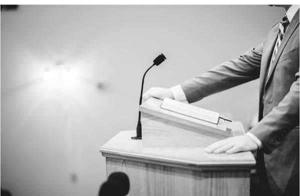 10 Contoh Teks Pembukaan MC Berbagai Tema, Mencairkan Suasana! 10 Contoh Teks Pembukaan MC Berbagai Tema, Mencairkan Suasana!