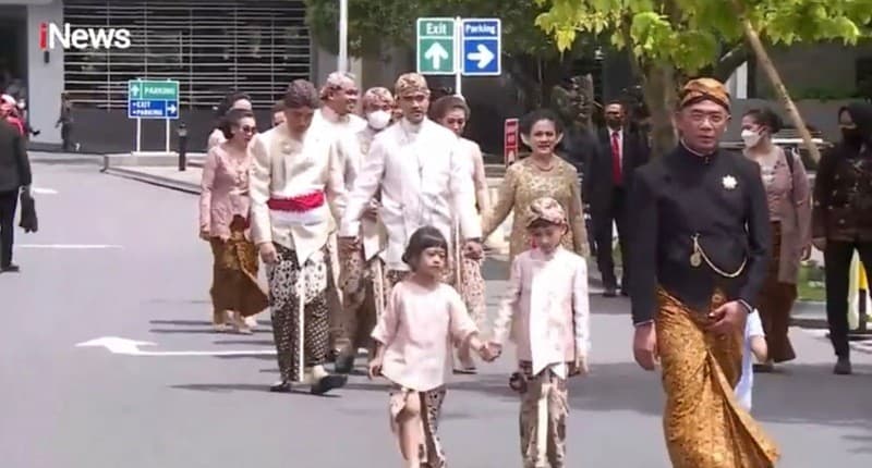 Mengenal Prosesi Pasrah Tampi di Acara Akad Nikah Kaesang dan Erina Mengenal Prosesi Pasrah Tampi di Acara Akad Nikah Kaesang dan Erina