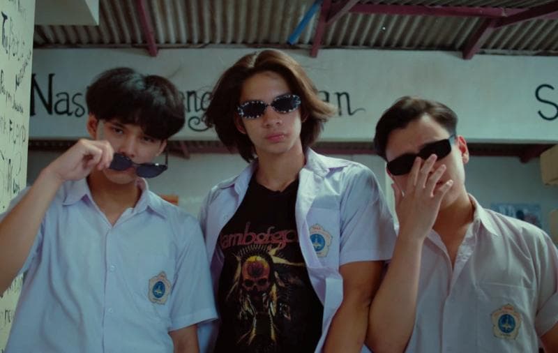 Mimpi Jadi Rockstar Sejak SMA, Simak Kisah Arya Mohan di Vision+ Originals Catatan Akhir Sekolah The Series Episode 1 Mimpi Jadi Rockstar Sejak SMA, Simak Kisah Arya Mohan di Vision+ Originals Catatan Akhir Sekolah The Series Episode 1