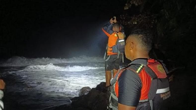 Rekreasi ke Pantai Dorpedu, Mahasiswa di Ternate Hilang Tenggelam Rekreasi ke Pantai Dorpedu, Mahasiswa di Ternate Hilang Tenggelam