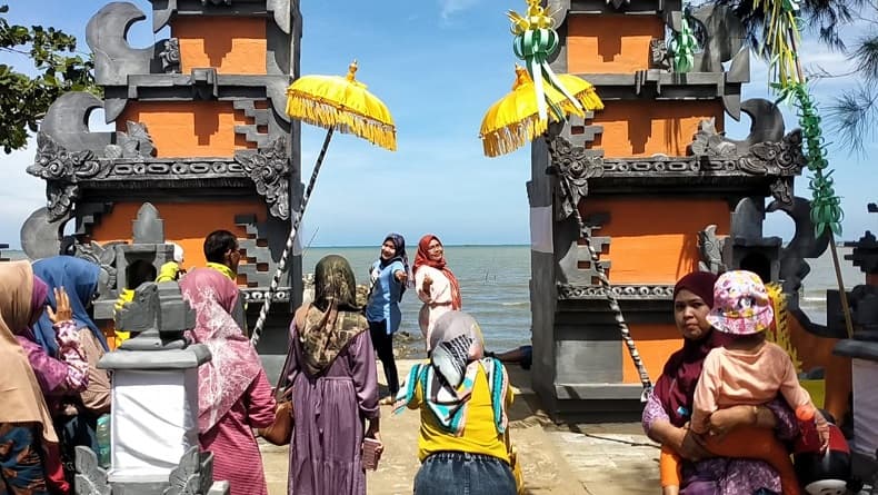 Pesona Pantai Tirta Ayu di Indramayu, Pantai Utara Rasa Bali Pesona Pantai Tirta Ayu di Indramayu, Pantai Utara Rasa Bali