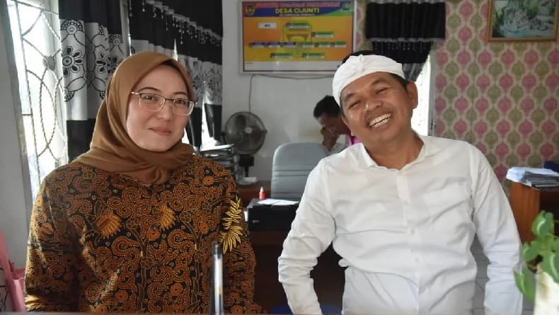 Ini Sosok Perempuan Mirip Anne Ratna Mustika Bersama Dedi Mulyadi di Unggahan Ucapan Natal Ini Sosok Perempuan Mirip Anne Ratna Mustika Bersama Dedi Mulyadi di Unggahan Ucapan Natal
