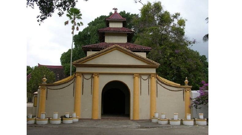 Keraton Sumenep, Bukti Sejarah Kerajaan di Pulau Madura yang Masih Kokoh hingga Kini Keraton Sumenep, Bukti Sejarah Kerajaan di Pulau Madura yang Masih Kokoh hingga Kini