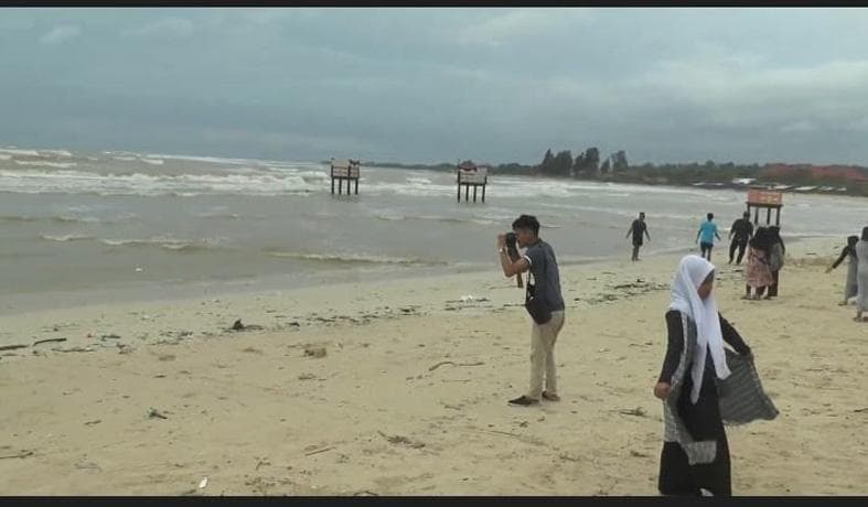 Dampak Cuaca Buruk, Objek Wisata Pantai Bandengan Jepara Sepi Pengunjung