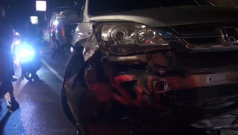 Mobil CR-V Tabrak Fortuner dan 3 Motor NMAX di Kebon Jeruk, 3 Orang Terluka