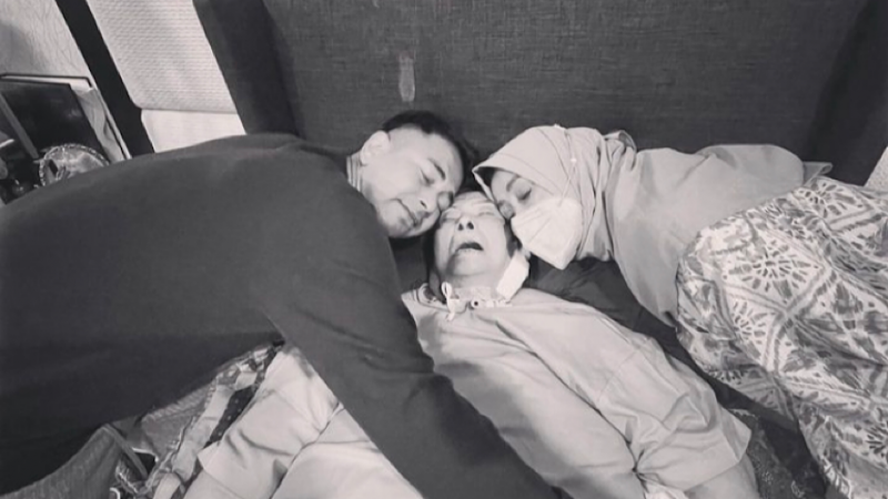 Innalillahi! Mami Popon Nenek Raffi Ahmad Meninggal Dunia, Tangis Amy Qanita Pecah Innalillahi! Mami Popon Nenek Raffi Ahmad Meninggal Dunia, Tangis Amy Qanita Pecah