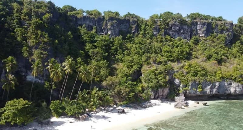 Kampung Unik di Sulawesi Tenggara, Ada Pulau Tersembunyi Dihuni Warga yang Mirip Orang Eropa Kampung Unik di Sulawesi Tenggara, Ada Pulau Tersembunyi Dihuni Warga yang Mirip Orang Eropa