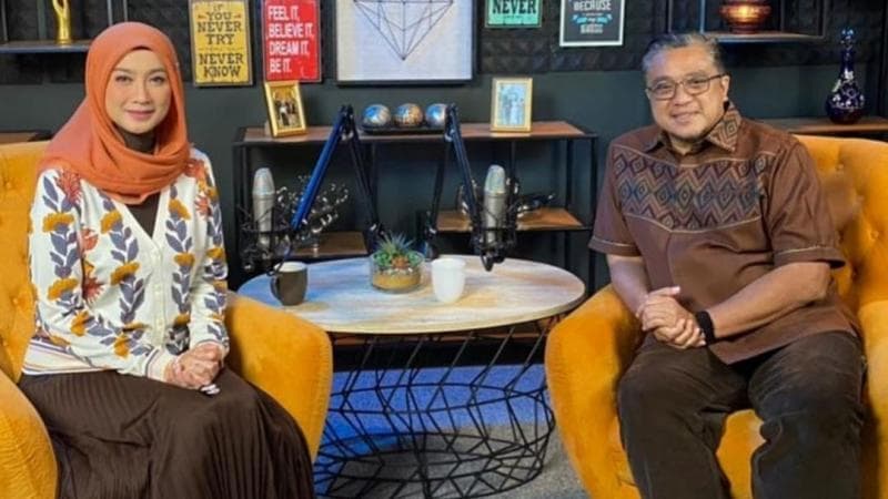 5 Artis Kuliah hingga Lulus S3, Nomor 3 Mantan Pedangdut Era 1990-an 5 Artis Kuliah hingga Lulus S3, Nomor 3 Mantan Pedangdut Era 1990-an