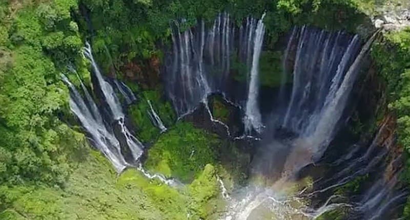 Air Terjun Tumpak Sewu yang Eksotis Mirip Tirai Raksasa, Paling Indah di Indonesia Air Terjun Tumpak Sewu yang Eksotis Mirip Tirai Raksasa, Paling Indah di Indonesia