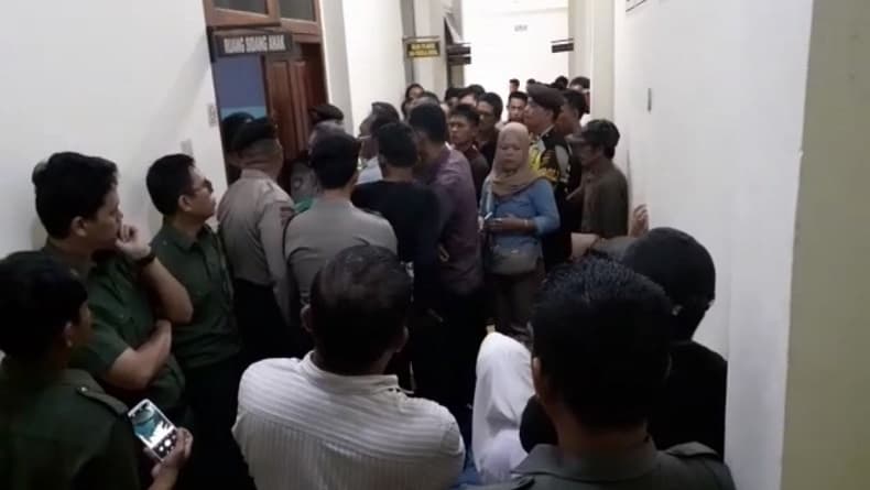 2 Pemerkosa Pelajar SMA di Lahat Divonis 10 Bulan Penjara, Keluarga Korban Ngamuk