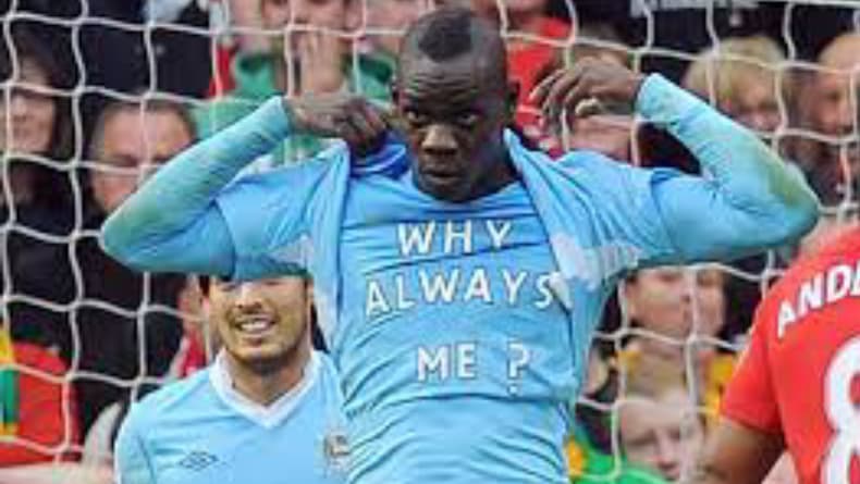 5 Selebrasi Pemain Bola Paling Ikonik di Dunia, Balotelli Tidak Ada Lawan 5 Selebrasi Pemain Bola Paling Ikonik di Dunia, Balotelli Tidak Ada Lawan