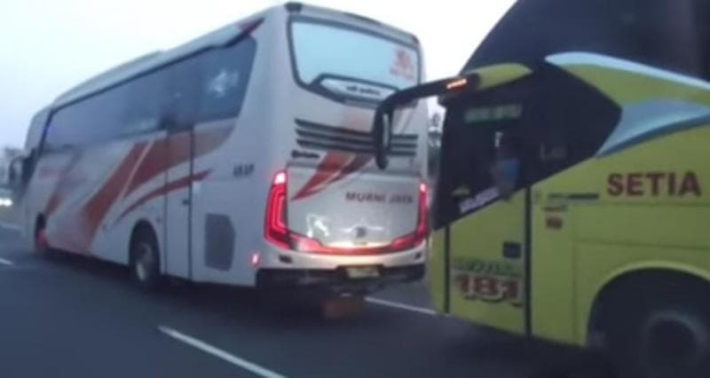 Deretan Sopir Bus Melegenda di Indonesia, Ada yang Terkenal Nempel 5 Cm Deretan Sopir Bus Melegenda di Indonesia, Ada yang Terkenal Nempel 5 Cm