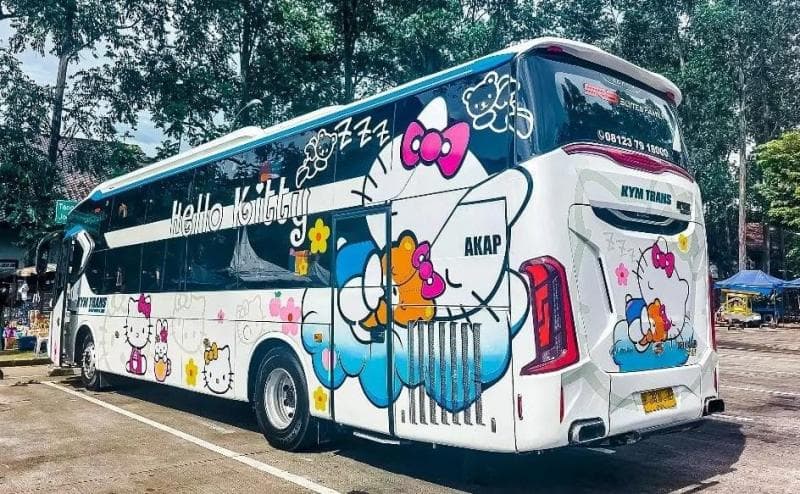 Mengenal PO Bus KYM Trans, Pikat Penumpang Lewat Livery Unyu-Unyu Hello Kitty Mengenal PO Bus KYM Trans, Pikat Penumpang Lewat Livery Unyu-Unyu Hello Kitty