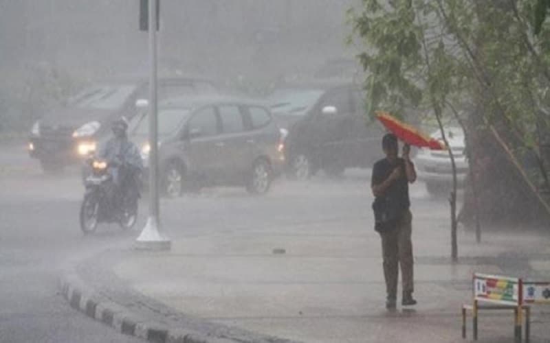 Prakiraan Cuaca, Jakarta Diguyur Hujan Disertai Angin Kencang pada Siang hingga Sore