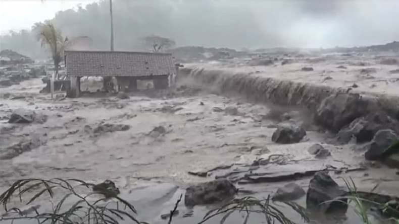 Banjir Lahar Hujan Gunung Semeru Terjang Lumajang, 1 Dusun Terisolasi