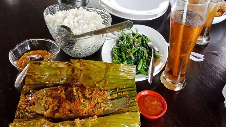 15 Makanan Khas Manado Boleh Dicoba, Pedasnya Bikin Ketagihan 15 Makanan Khas Manado Boleh Dicoba, Pedasnya Bikin Ketagihan