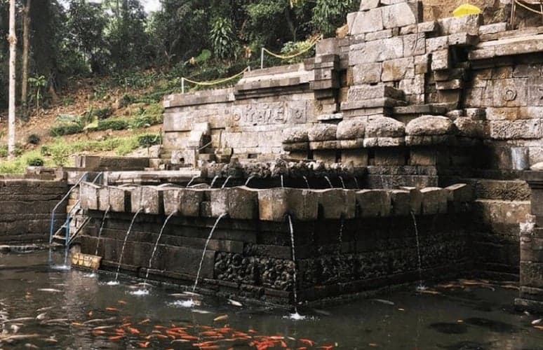 Kisah Petirtaan Jolotundo, Tempat Bertapa Prabu Airlangga yang Diyakini Bikin Awet Muda Kisah Petirtaan Jolotundo, Tempat Bertapa Prabu Airlangga yang Diyakini Bikin Awet Muda