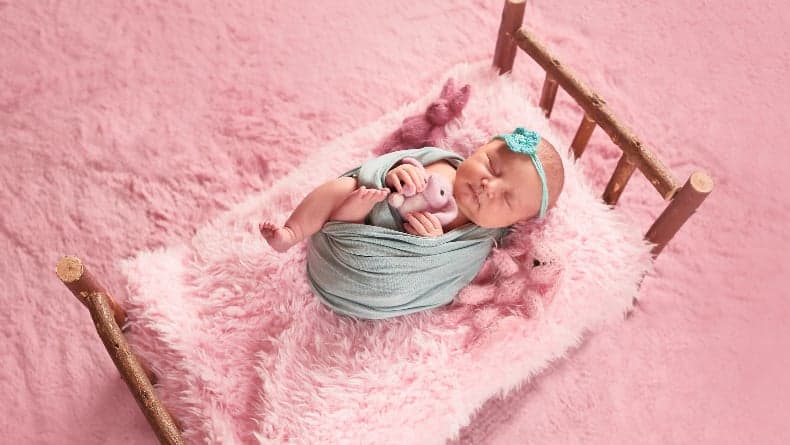 25 Nama Bayi Perempuan yang Lahir di Bulan Rajab, Bermakna Sangat Indah! 25 Nama Bayi Perempuan yang Lahir di Bulan Rajab, Bermakna Sangat Indah!