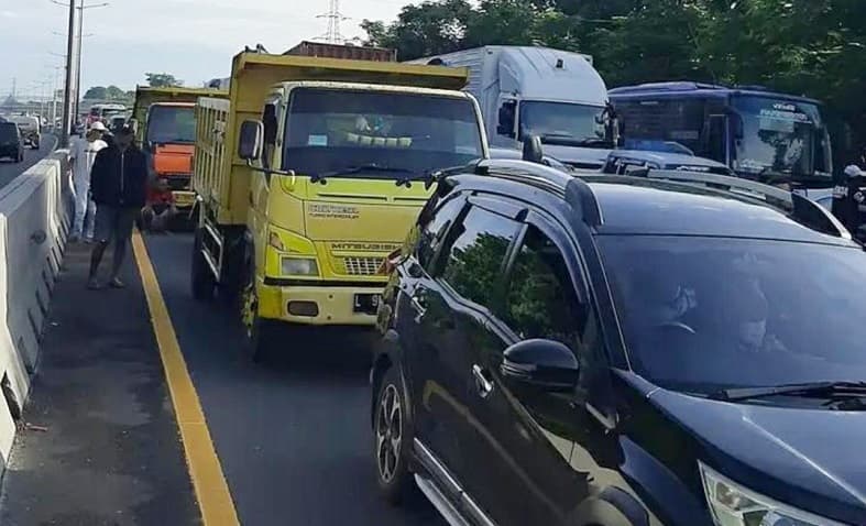 Tol Surabaya-Gempol Macet Imbas Peringatan 1 Abad NU, Ini Upaya Polisi Tol Surabaya-Gempol Macet Imbas Peringatan 1 Abad NU, Ini Upaya Polisi